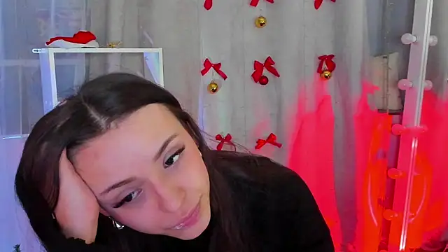 Snapshot of MipsyMipson chatting on 12.23.24 MipsyMipson online show from 12.23.24