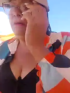 Snapshot of Delicy1 chatting on 12.28.24 Delicy1 online show from 12.28.24