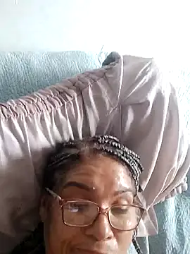 Snapshot of Delicy1 chatting on 02.08.25 Delicy1 online show from 02.08.25