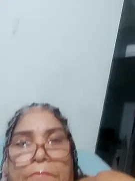 Snapshot of Delicy1 chatting on 02.13.25 Delicy1 online show from 02.13.25