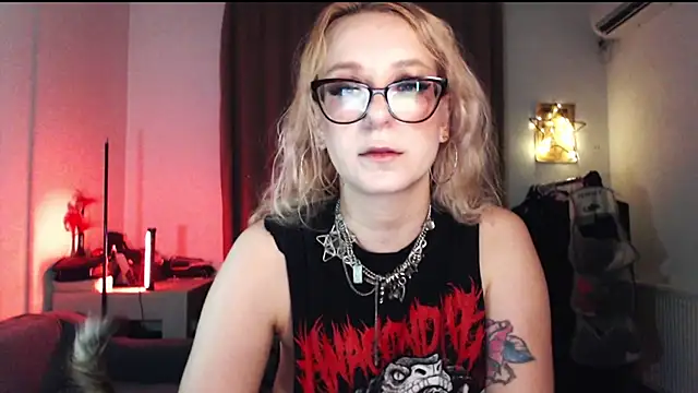 Snapshot of welliza chatting on 08.04.26 welliza online show from 08.04.26