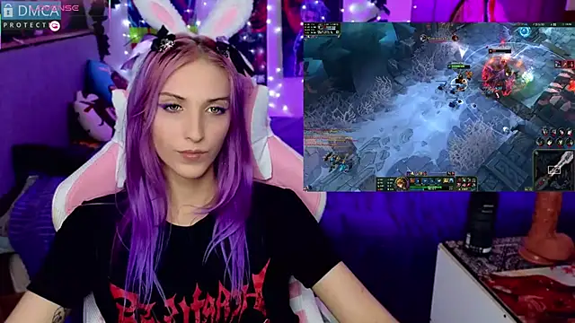 Snapshot of Violet_Noir chatting on 01.22.25 Violet Noir online show from 01.22.25