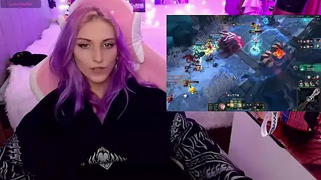 Snapshot of Violet_Noir chatting on 01.30.25 Violet Noir online show from 01.30.25