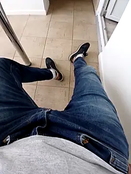 Snapshot of Adriandan1982 chatting on 09.27.25 Adriandan1982 online show from 09.27.25