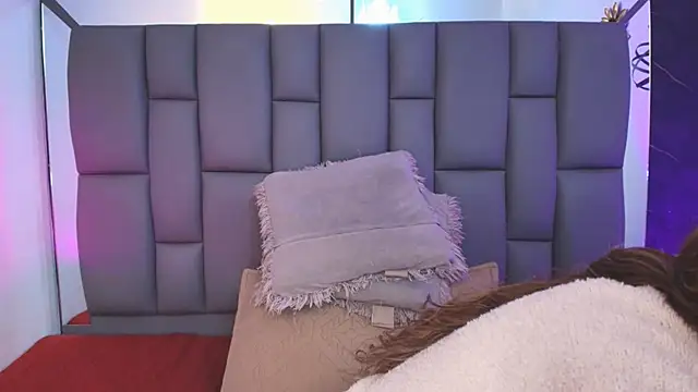 Snapshot of _MiaBrown_ chatting on 02.04.26 MiaBrown online show from 02.04.26