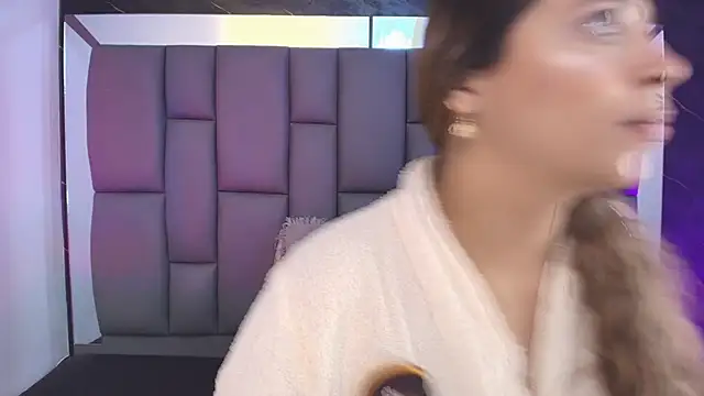 Snapshot of _MiaBrown_ chatting on 02.05.26 MiaBrown online show from 02.05.26