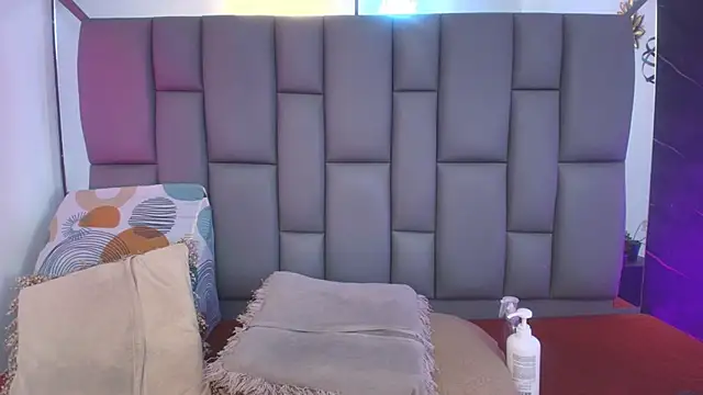 Snapshot of _MiaBrown_ chatting on 02.07.26 MiaBrown online show from 02.07.26