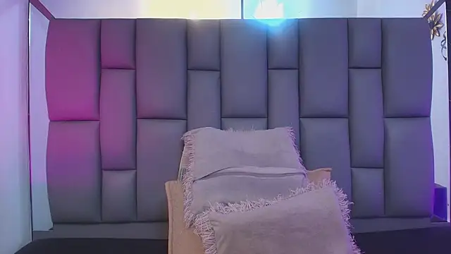 Snapshot of _MiaBrown_ chatting on 02.09.26 MiaBrown online show from 02.09.26