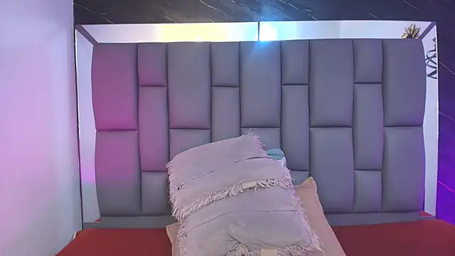 Snapshot of _MiaBrown_ chatting on 02.11.26 MiaBrown online show from 02.11.26