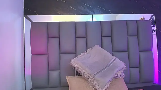 Snapshot of _MiaBrown_ chatting on 02.13.26 MiaBrown online show from 02.13.26