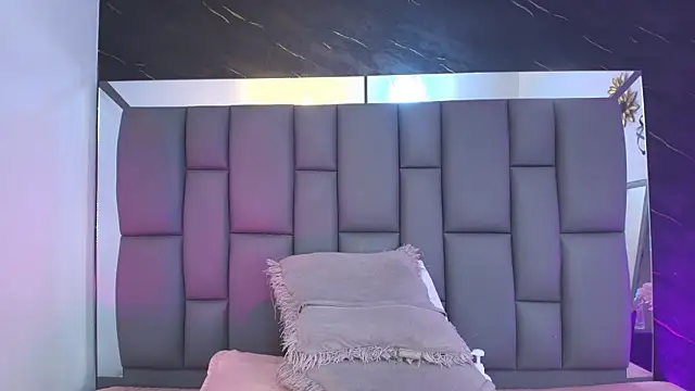 Snapshot of _MiaBrown_ chatting on 02.16.26 MiaBrown online show from 02.16.26