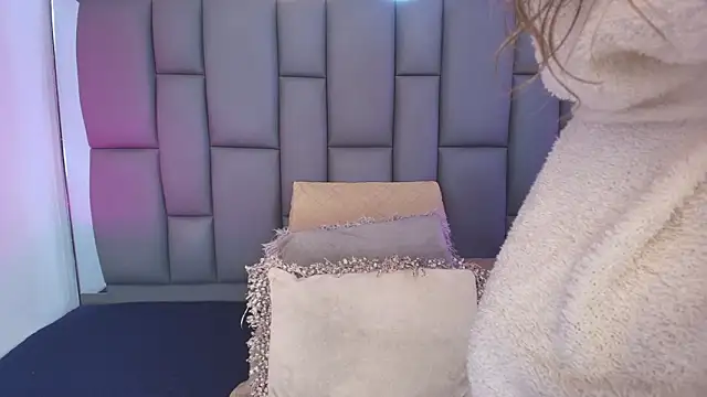 Snapshot of _MiaBrown_ chatting on 03.05.26 MiaBrown online show from 03.05.26