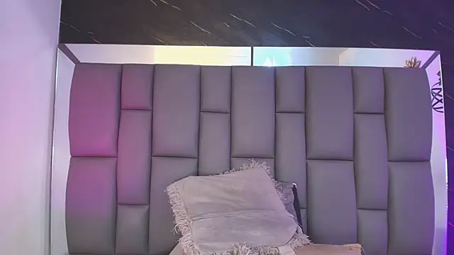 Snapshot of _MiaBrown_ chatting on 03.10.26 MiaBrown online show from 03.10.26