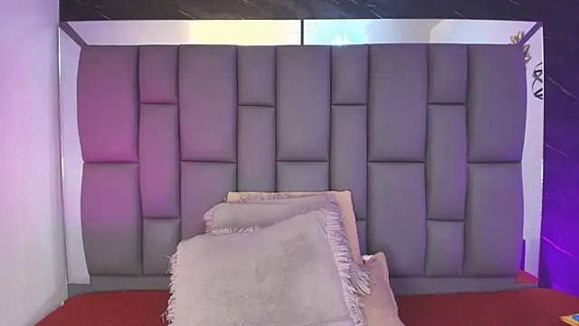 Snapshot of _MiaBrown_ chatting on 03.12.26 MiaBrown online show from 03.12.26