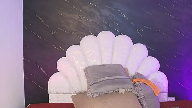 Snapshot of _MiaBrown_ chatting on 03.17.26 MiaBrown online show from 03.17.26