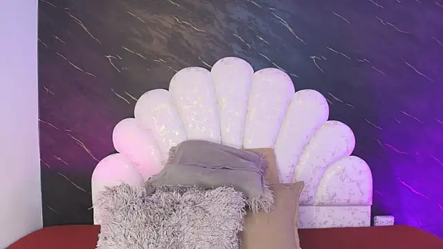 Snapshot of _MiaBrown_ chatting on 03.18.26 MiaBrown online show from 03.18.26