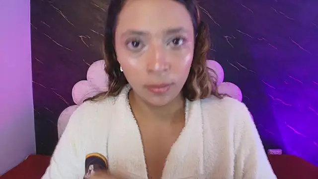 Snapshot of _MiaBrown_ chatting on 05.19.26 MiaBrown online show from 05.19.26