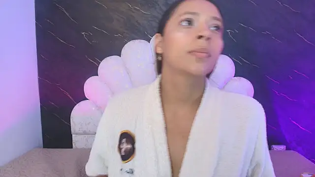 Snapshot of _MiaBrown_ chatting on 06.10.26 MiaBrown online show from 06.10.26
