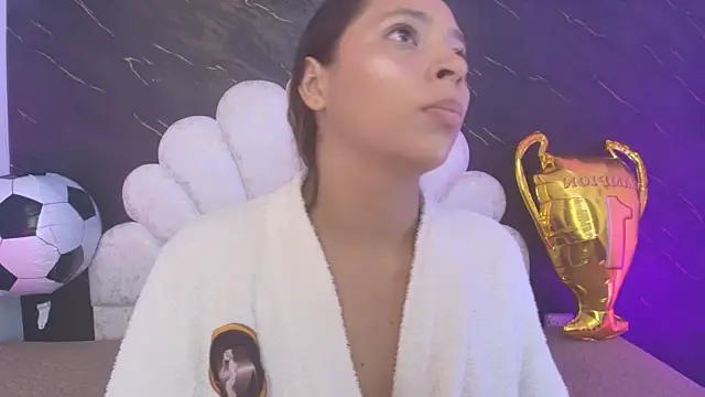 Snapshot of _MiaBrown_ chatting on 06.26.26 MiaBrown online show from 06.26.26