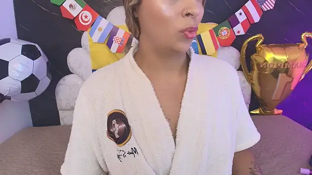 Snapshot of _MiaBrown_ chatting on 07.10.26 MiaBrown online show from 07.10.26