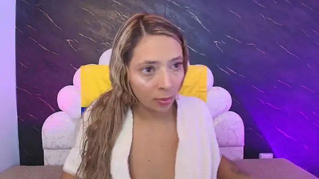 Snapshot of _MiaBrown_ chatting on 07.18.26 MiaBrown online show from 07.18.26