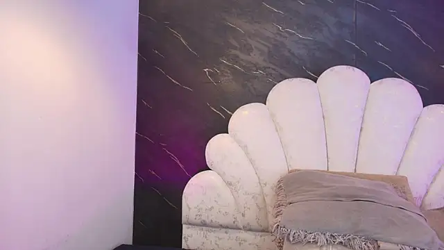 Snapshot of _MiaBrown_ chatting on 08.01.26 MiaBrown online show from 08.01.26