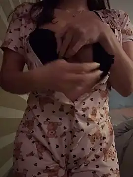 christhinna online show from 10.28.25