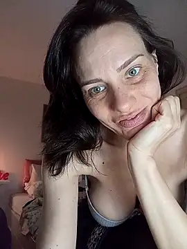 Emyly83 online show from 03.12.26