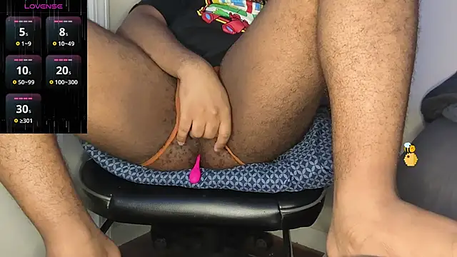 Snapshot of teaser4_ chatting on 12.10.24 teaser4 online show from 12.10.24