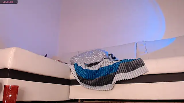 Snapshot of heyleybbgirl chatting on 12.31.24 heyleybbgirl online show from 12.31.24