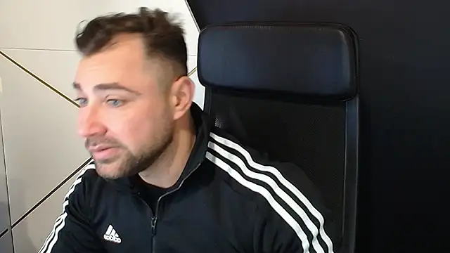 Snapshot of DuncanStone chatting on 10.31.25 DuncanStone online show from 10.31.25