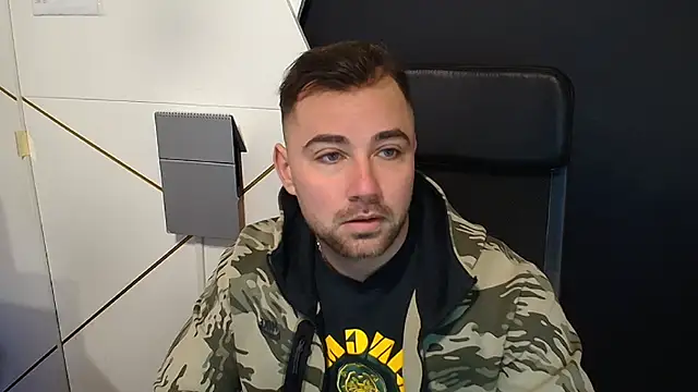 Snapshot of DuncanStone chatting on 11.06.25 DuncanStone online show from 11.06.25