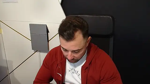 Snapshot of DuncanStone chatting on 11.07.25 DuncanStone online show from 11.07.25