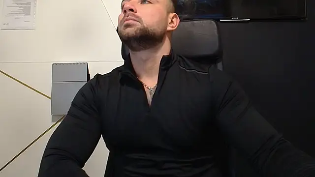 Snapshot of DuncanStone chatting on 11.22.25 DuncanStone online show from 11.22.25