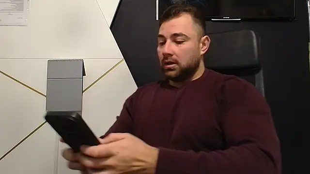 Snapshot of DuncanStone chatting on 11.26.25 DuncanStone online show from 11.26.25