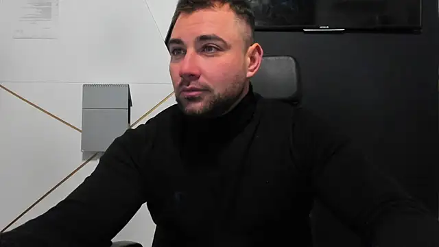 Snapshot of DuncanStone chatting on 12.04.25 DuncanStone online show from 12.04.25