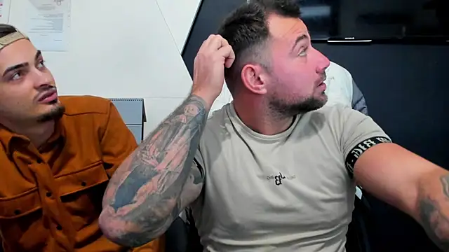 Snapshot of DuncanStone chatting on 12.16.25 DuncanStone online show from 12.16.25