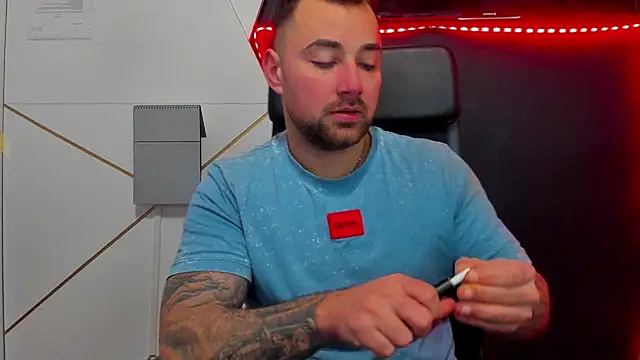 Snapshot of DuncanStone chatting on 02.01.26 DuncanStone online show from 02.01.26