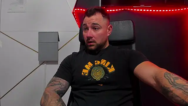 Snapshot of DuncanStone chatting on 02.12.26 DuncanStone online show from 02.12.26