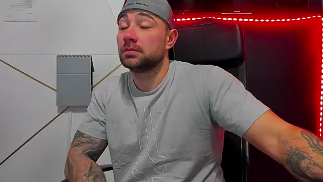 Snapshot of DuncanStone chatting on 02.25.26 DuncanStone online show from 02.25.26