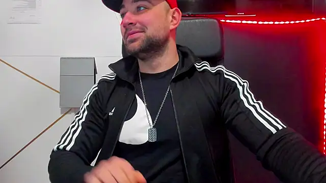 Snapshot of DuncanStone chatting on 03.05.26 DuncanStone online show from 03.05.26