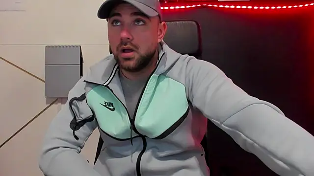 Snapshot of DuncanStone chatting on 03.12.26 DuncanStone online show from 03.12.26