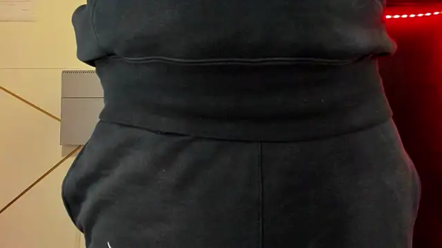 Snapshot of DuncanStone chatting on 03.17.26 DuncanStone online show from 03.17.26