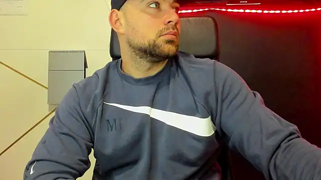 Snapshot of DuncanStone chatting on 03.21.26 DuncanStone online show from 03.21.26