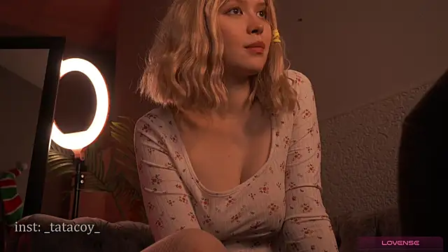 Snapshot of TataCoy chatting on 01.24.25 TataCoy online show from 01.24.25