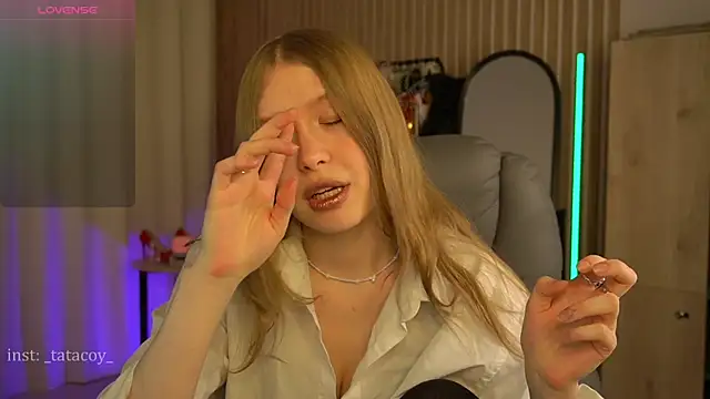 Snapshot of TataCoy chatting on 03.05.25 TataCoy online show from 03.05.25