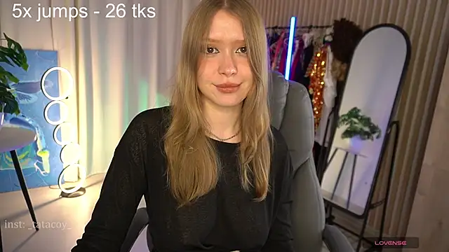 Snapshot of TataCoy chatting on 03.13.25 TataCoy online show from 03.13.25