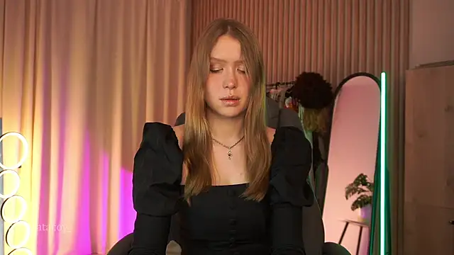 Snapshot of TataCoy chatting on 03.15.25 TataCoy online show from 03.15.25