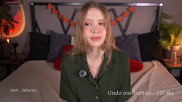 Snapshot of TataCoy chatting on 09.18.25 TataCoy online show from 09.18.25