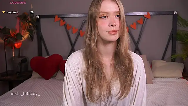 Snapshot of TataCoy chatting on 09.24.25 TataCoy online show from 09.24.25